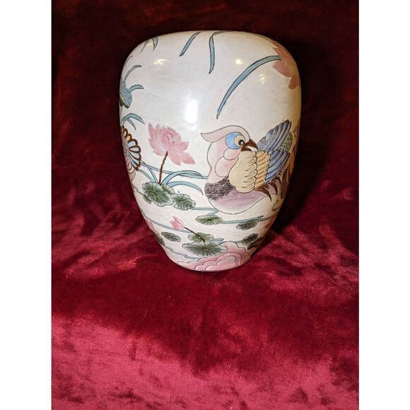 Famille Rose Hand painted Dynasty signed pottery. In excellent condition - Picture 1 of 13